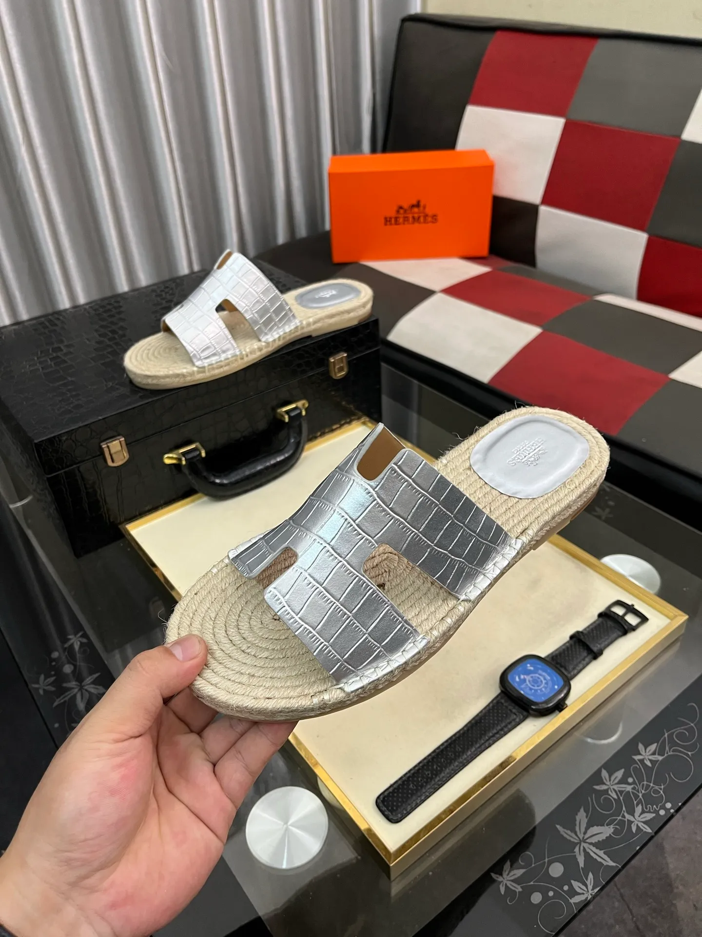 Men's shoes 💰340⌚️⌚️《HERMES》Hermes 💁♂️Men's casual slippers, compare the quality at the counter🧚🏿♂️ The upper layer has a stone pattern with clear texture, showing high-end, high-end, comfortable to wear and versatile. Purely hand-pulled, raw rubber breathable outsole, breathable and comfortable lambskin lining, 100% comfortable density, original rubber outsole wear-resistant code number 38-44. Can be customized 45-46-47